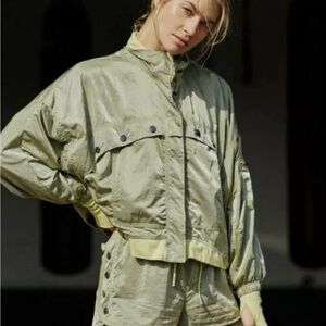 ✨ FREE PEOPLE MOVEMENT Windbreaker ✨